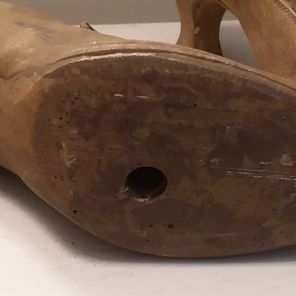 Adorable life-like pair of shoe planters - Picture 5 of 6